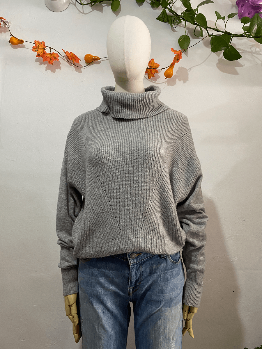 Suéter gris cuello de tortuga · Gris