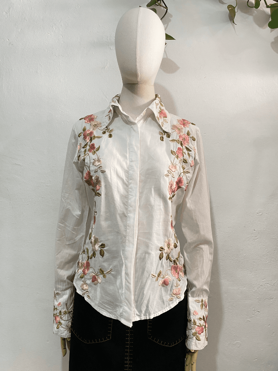 Camisa bordada