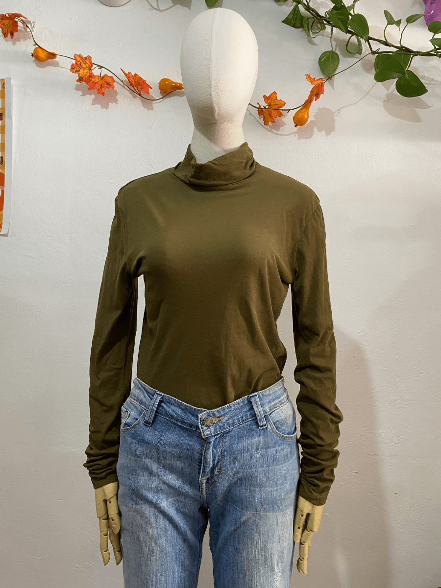 Sudadera cuello de tortuga verde