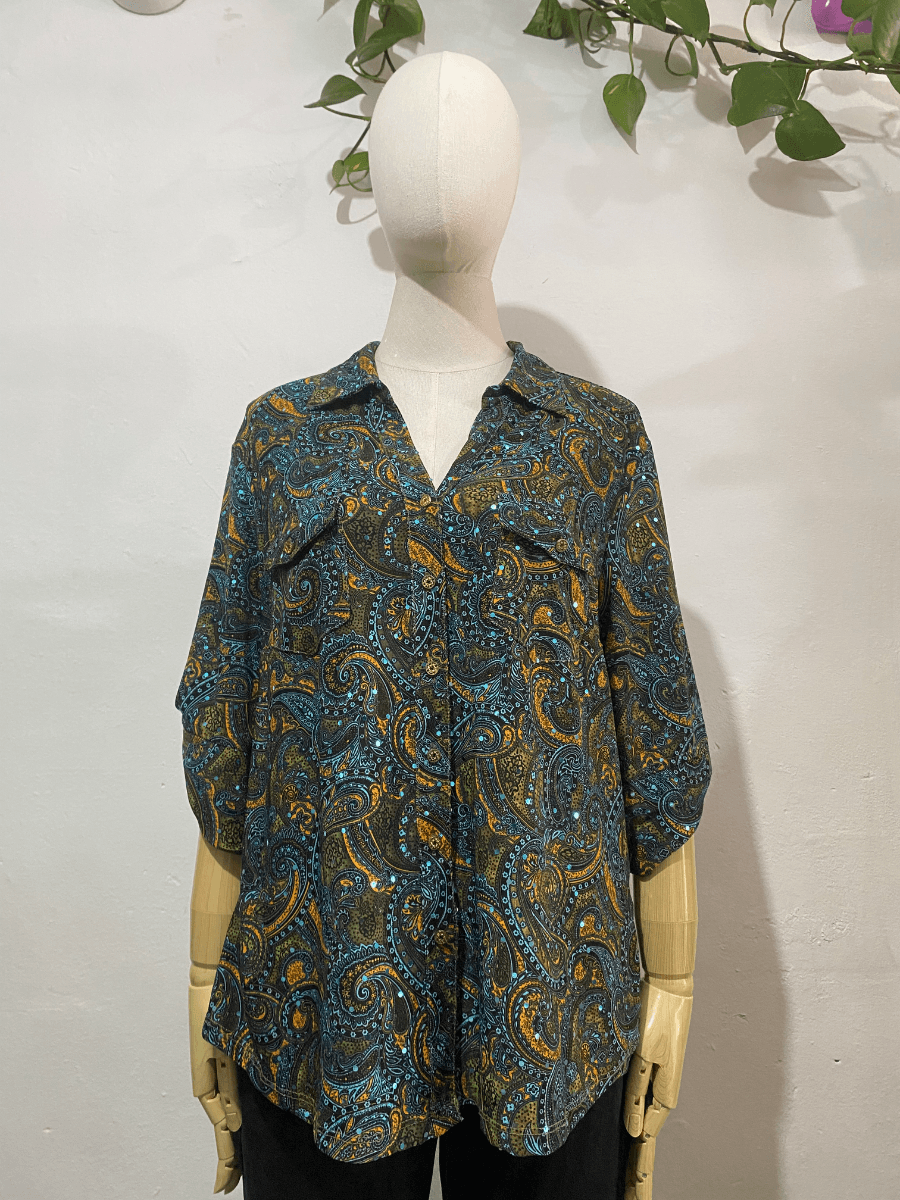 Camisa brillosa estampado paisley