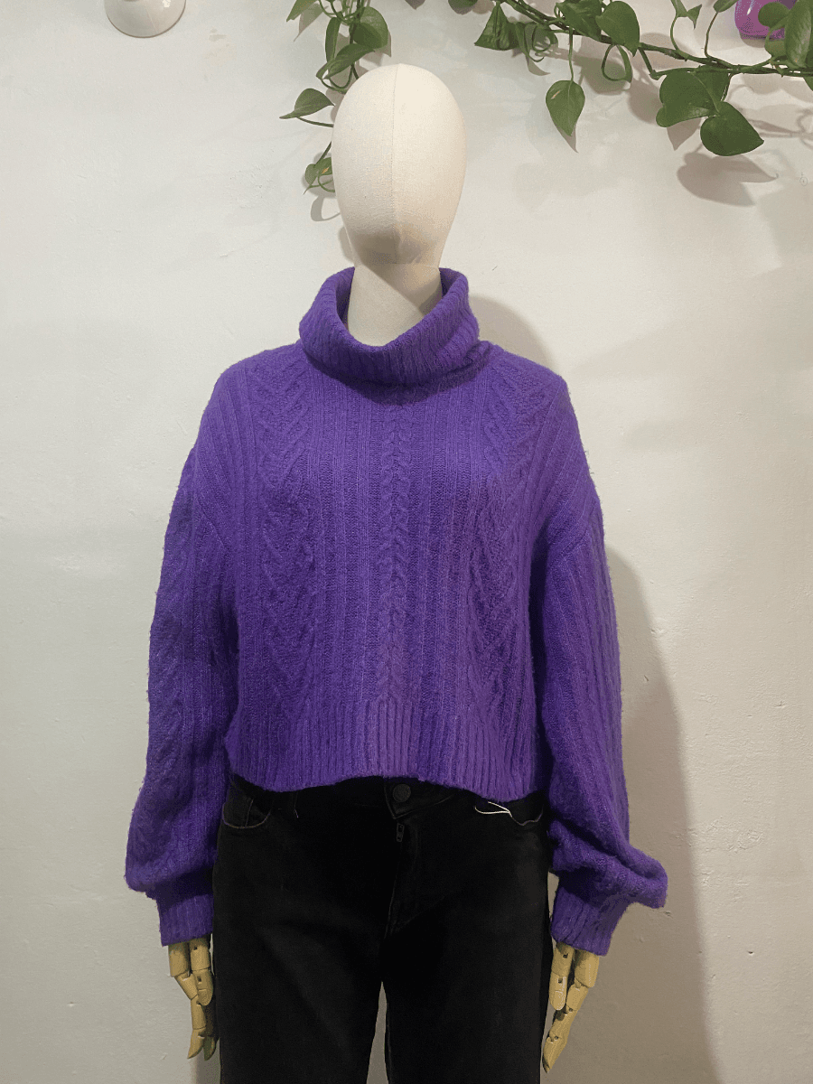 Suéter corto morado