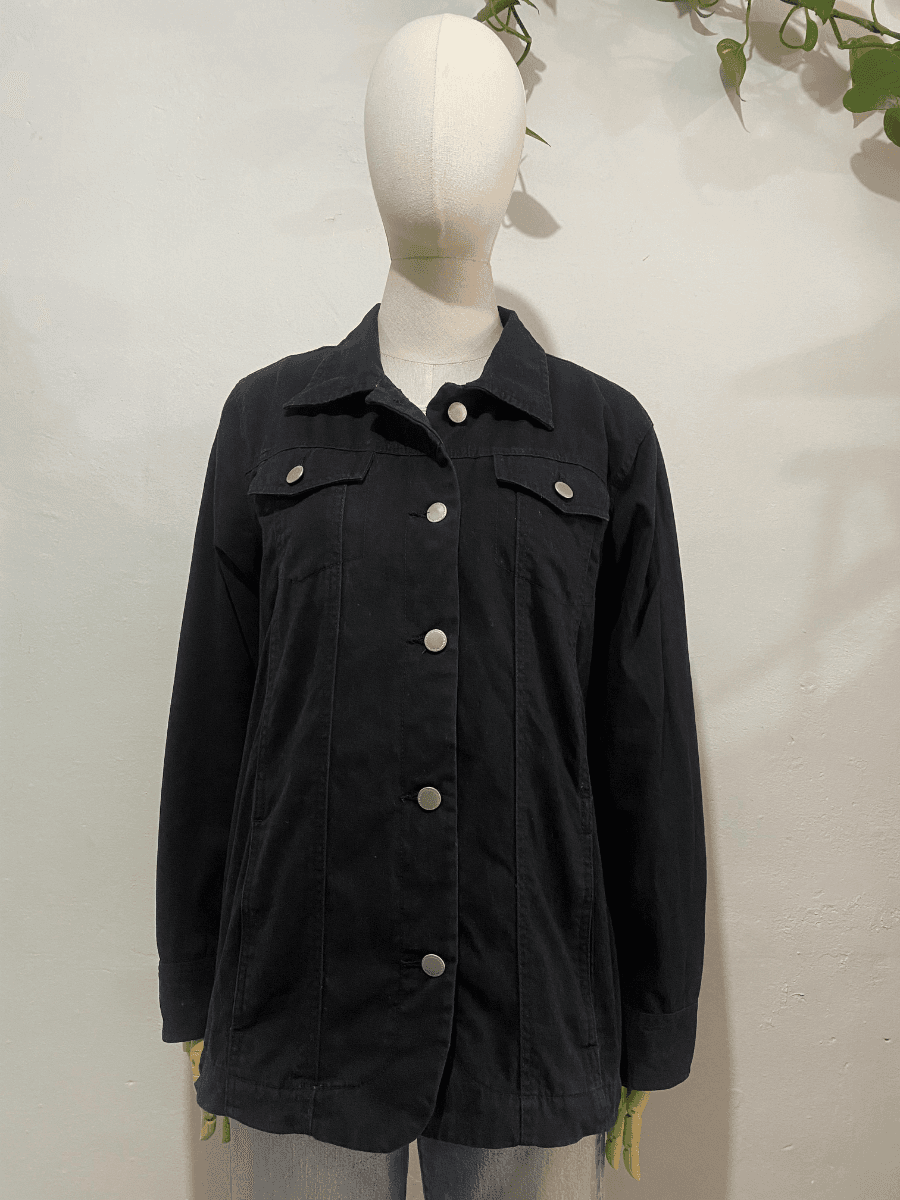 Chaqueta negra · Negro