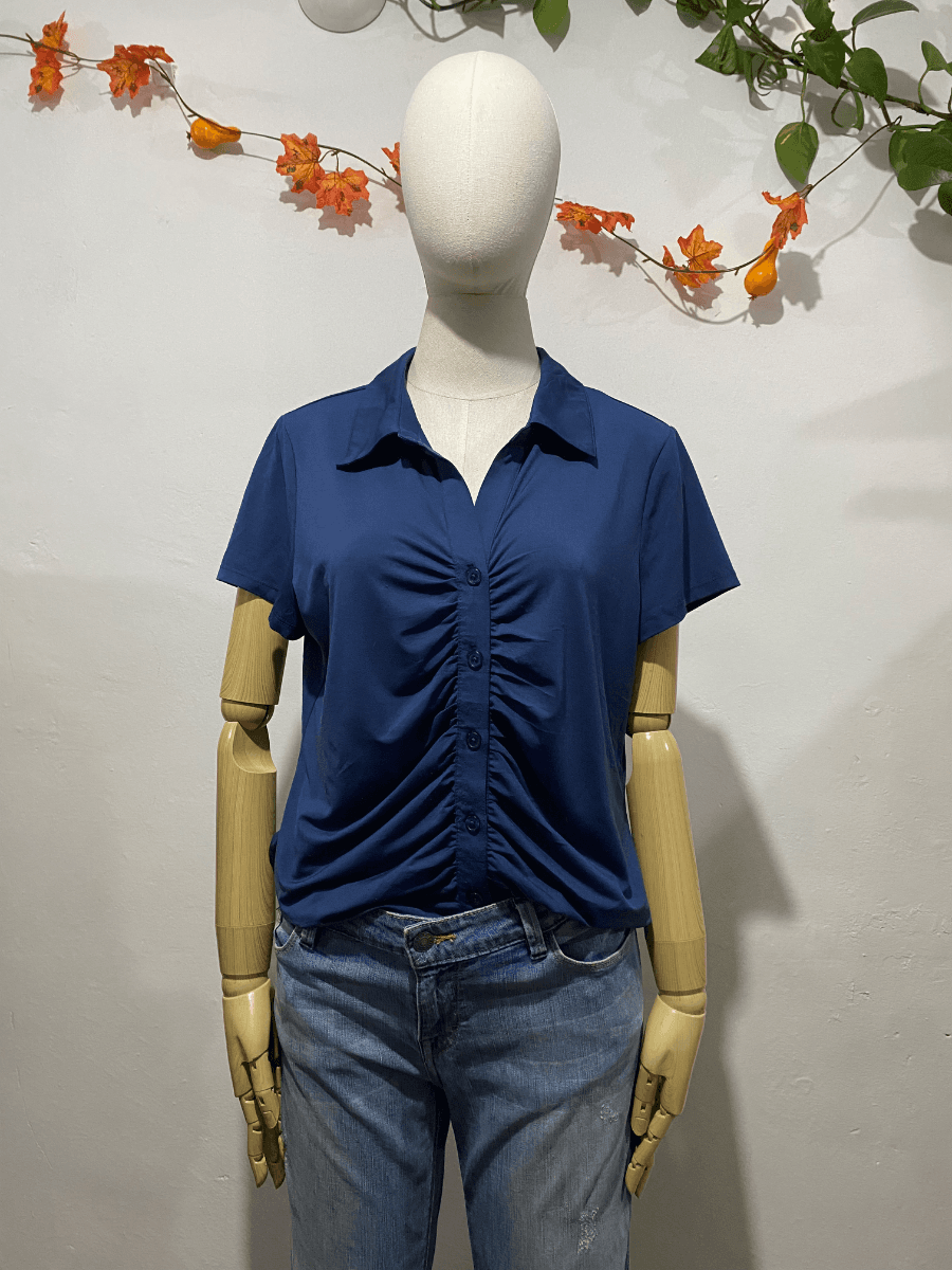 Blusa azul con botones