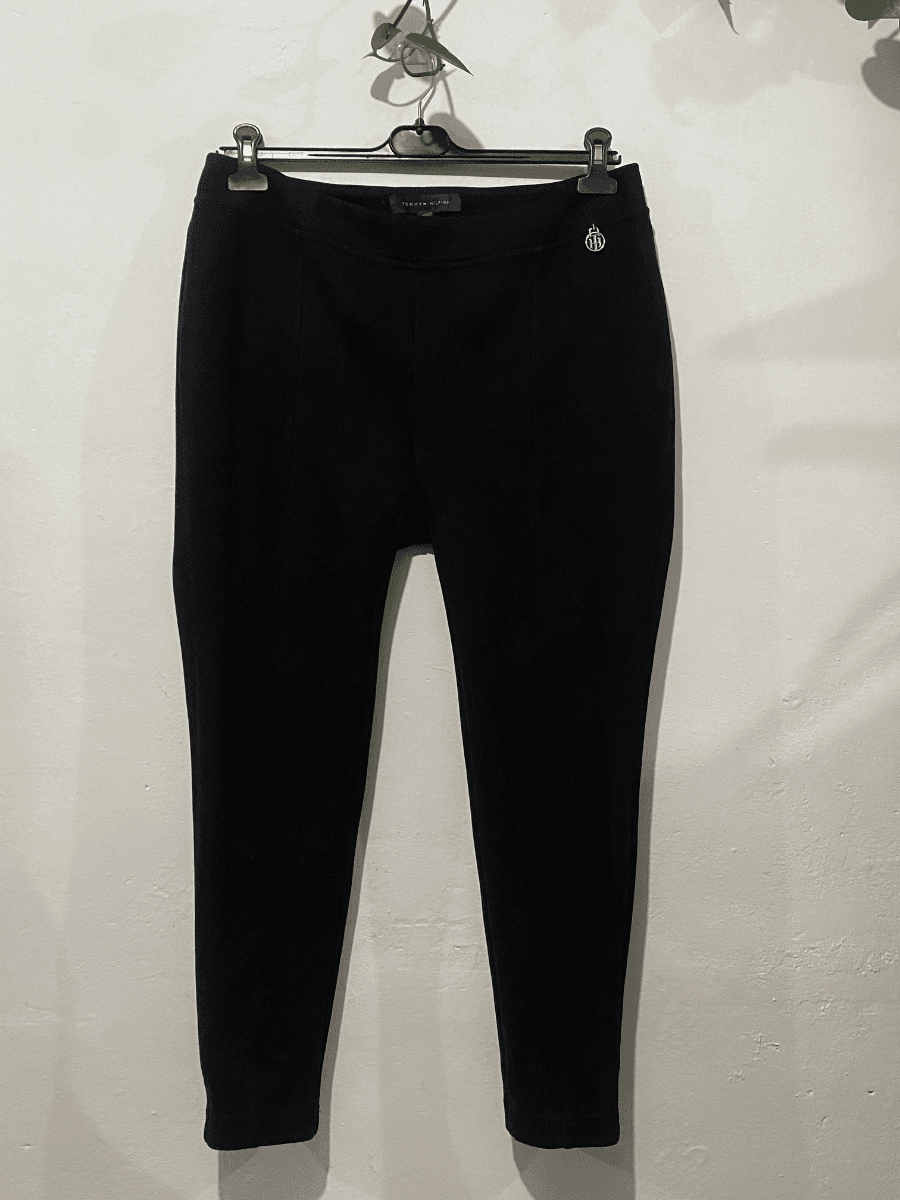 Pantalón negro · Negro