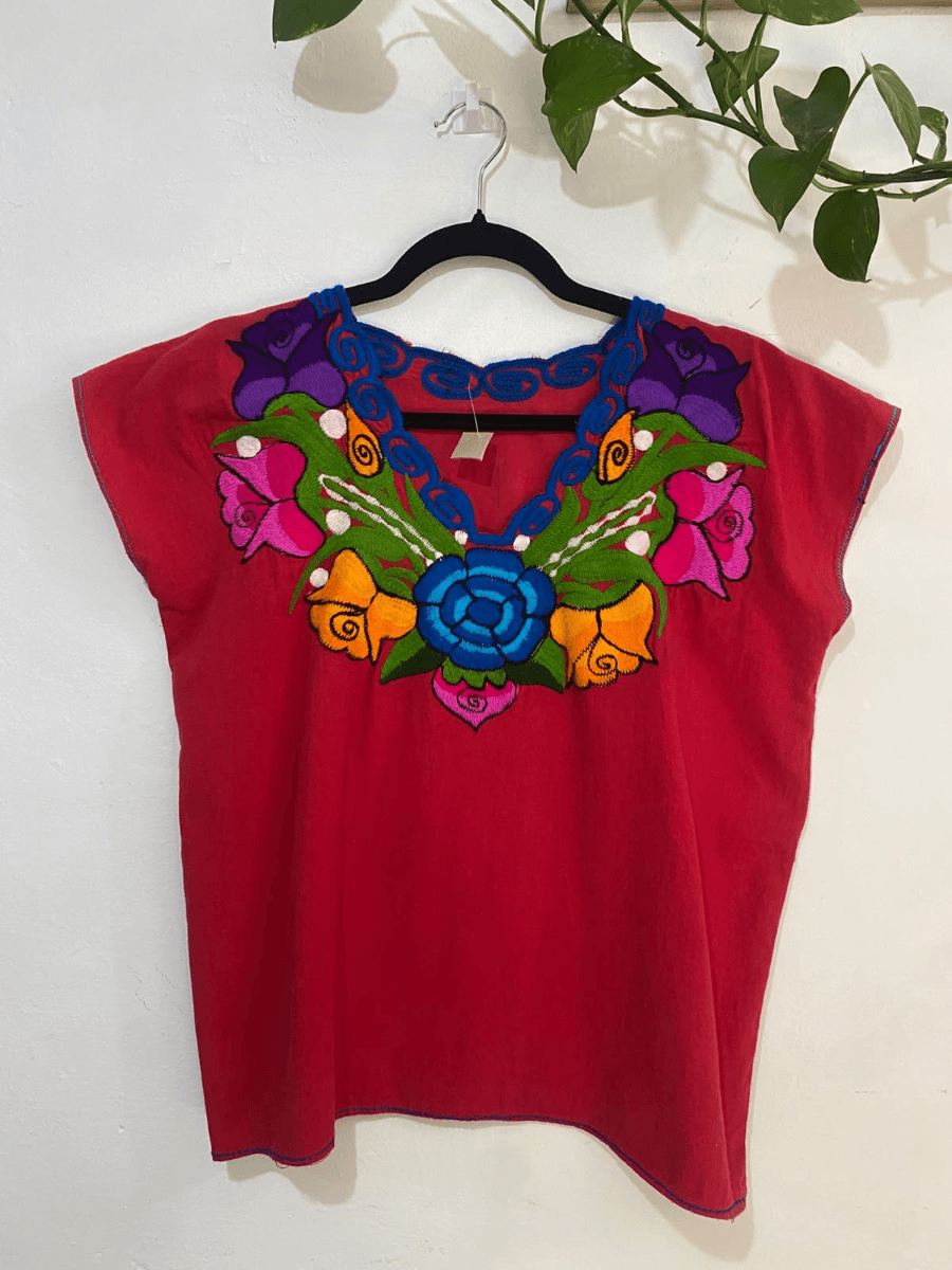 Blusa roja bordado artesanal mexicano