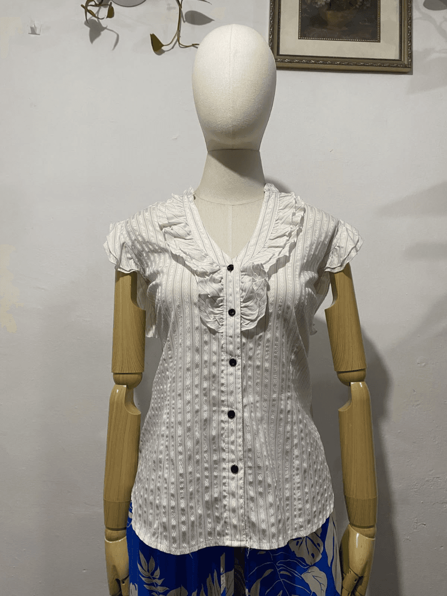 Blusa blanca de olanes