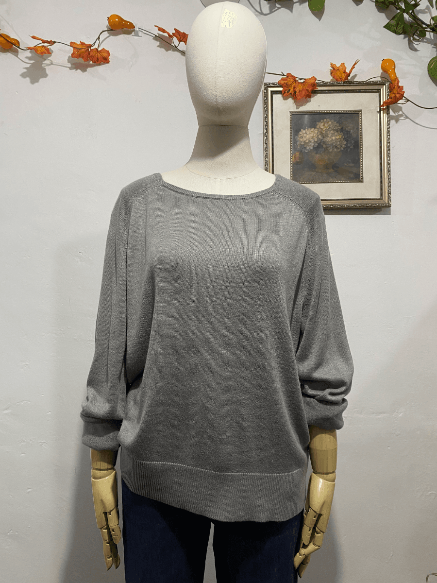 Suéter gris de punto holgado